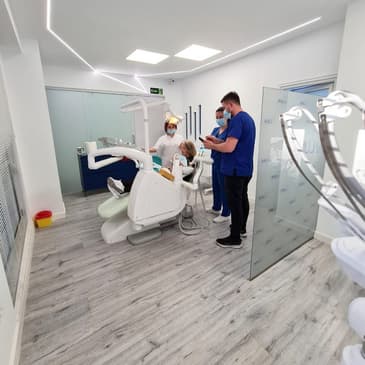 Slider image (2) Luna Dental Clinic